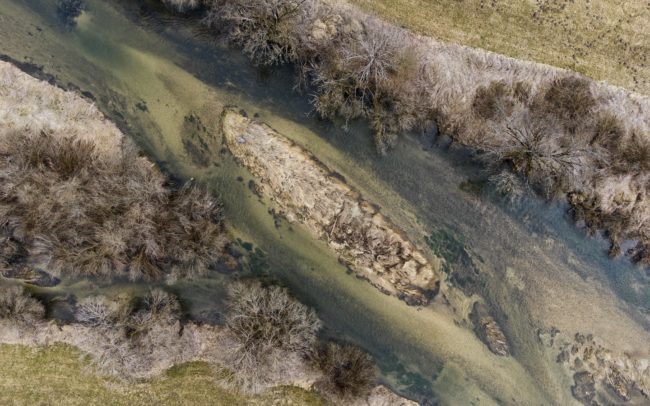 A DE006-os és DE130-as (a fotón) szigetek a Duna egy természetes kanyargós hurkában találhatók Sigmaringen és Sigmaringendorf között. Mintegy 10 évvel ezelőtt renaturalizálási intézkedéseket hajtottak itt végre. A szigetek az egykori régi ág összekapcsolásával alakultak ki.