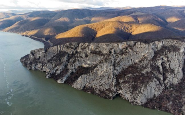 The Danube between Serbia and Romania. Here, on the Serbian side, the Djerdap National Park stretches along its coast, and opposite the Romanian Iron Gate Natural Park. This place itself is more commonly known as Iron Gate or Kazan Gorge. At the junction of the two countries, in the longest gorge in Europe, the river, which had swelled to a huge extent, narrows.