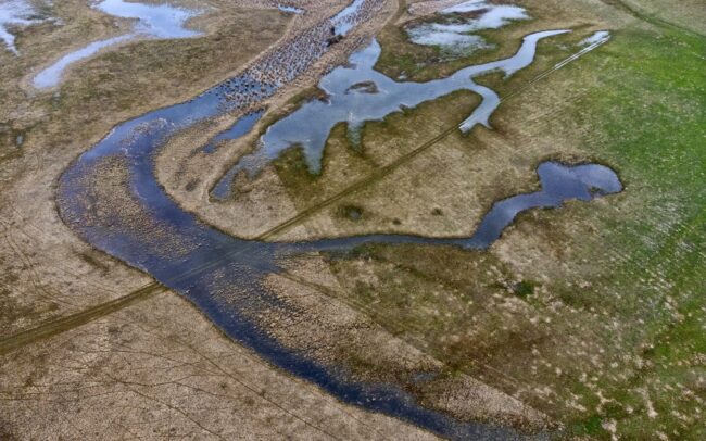 The Ipoly is a border river, but it does not recognize the imaginary lines drawn by people, and if necessary, it washes them away. This is shown during floods, in the photos in the flood plain near Ipeľské Predmostie (Slovakia) and Ipolyvece (Hungary).