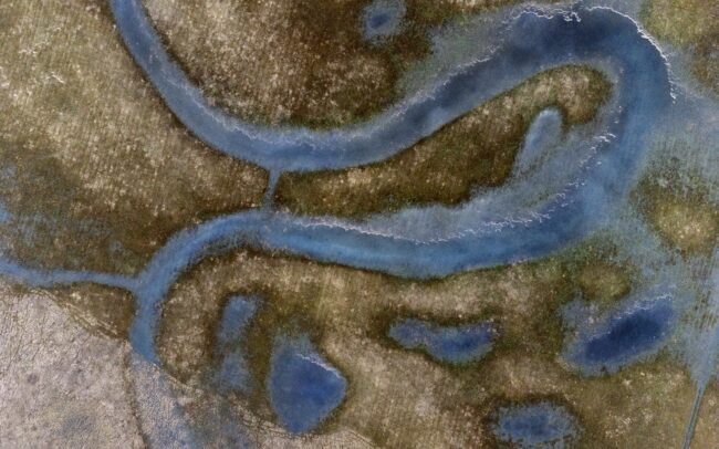 The Ipoly is a border river, but it does not recognize the imaginary lines drawn by people, and if necessary, it washes them away. This is shown during floods, in the photos in the flood plain near Ipeľské Predmostie (Slovakia) and Ipolyvece (Hungary).